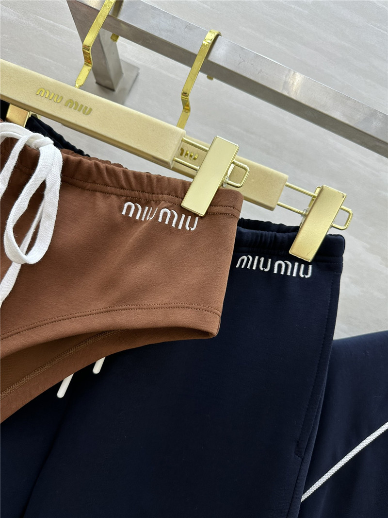 M1um1u sports suit