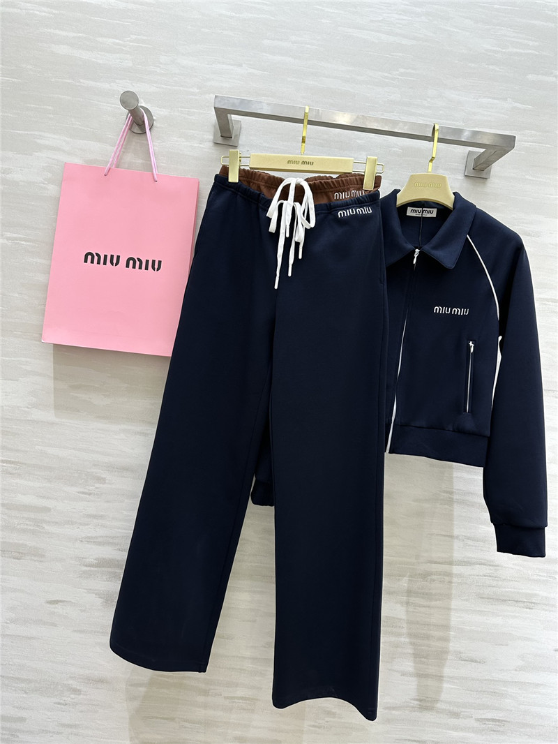 M1um1u sports suit