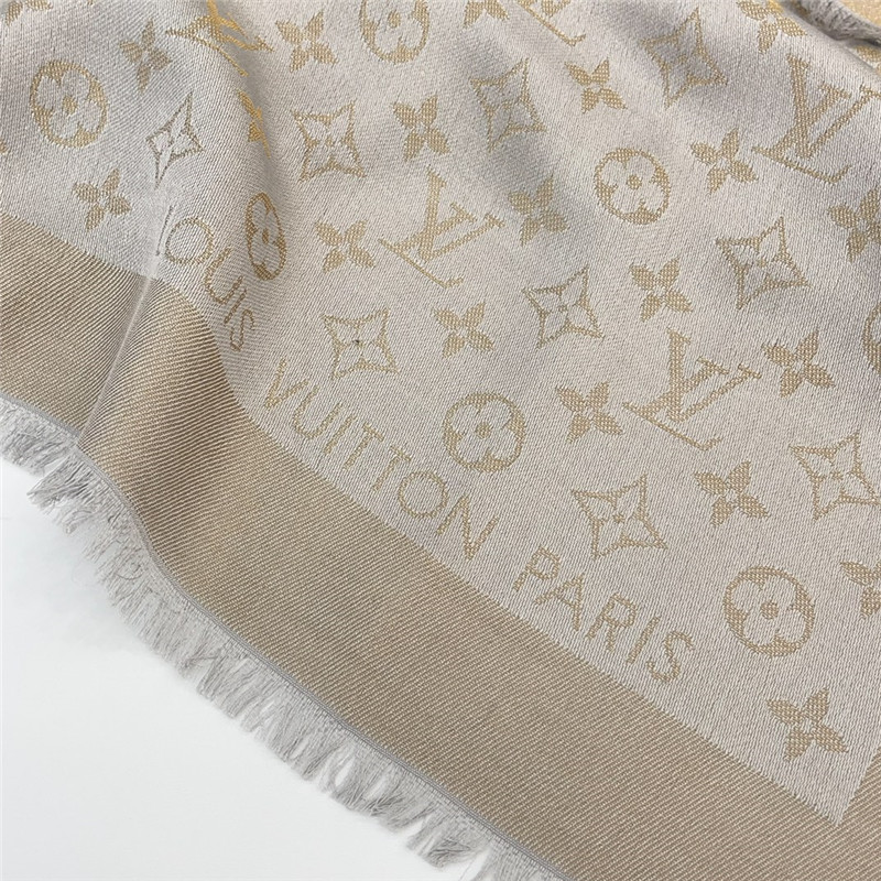 l0vis Vvtt0n lv gold and silver silk shawl