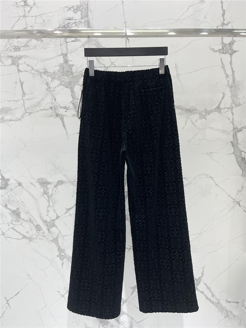 l0vis Vvtt0n lv casual pants