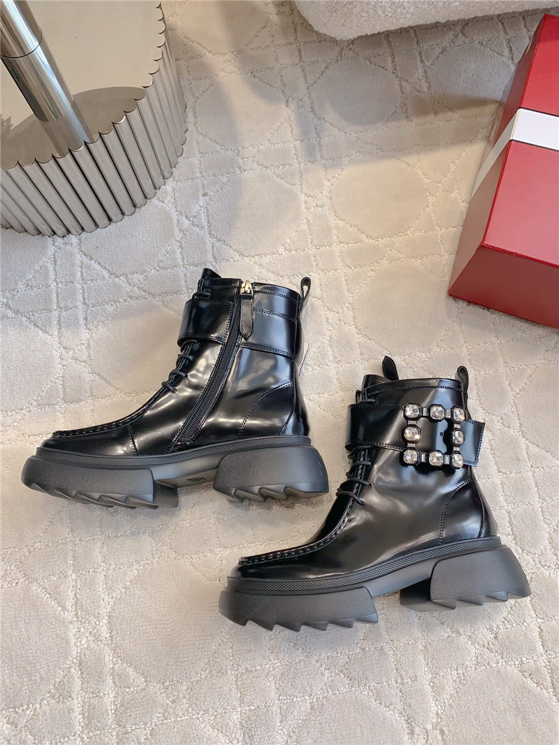 roger u1u1er d1am0nd buckle calfskin ankle boots
