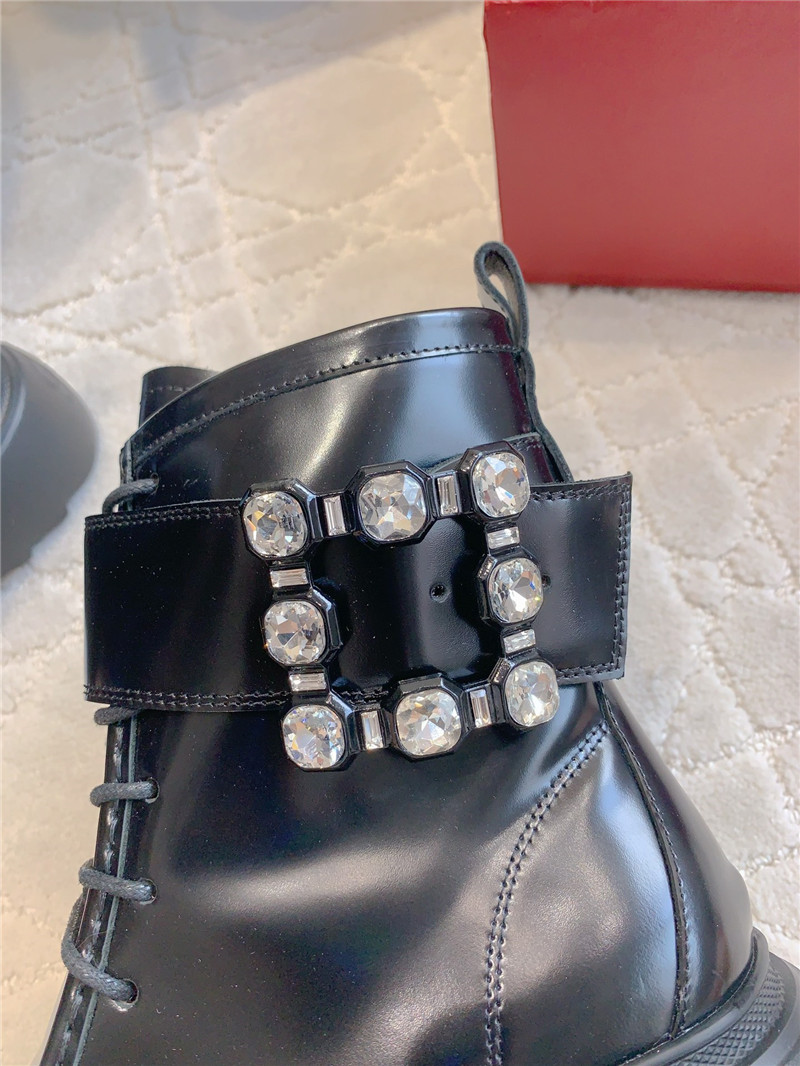 roger u1u1er d1am0nd buckle calfskin ankle boots