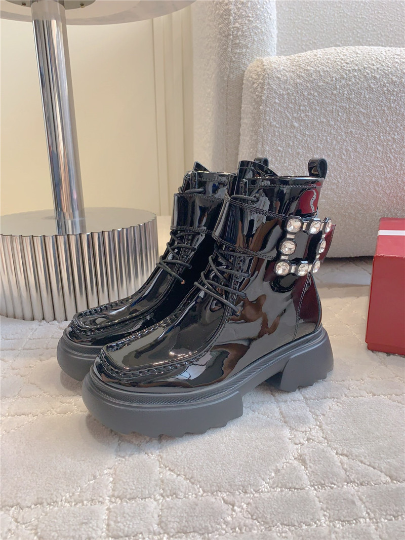 roger u1u1er d1am0nd buckle patent leather ankle boots