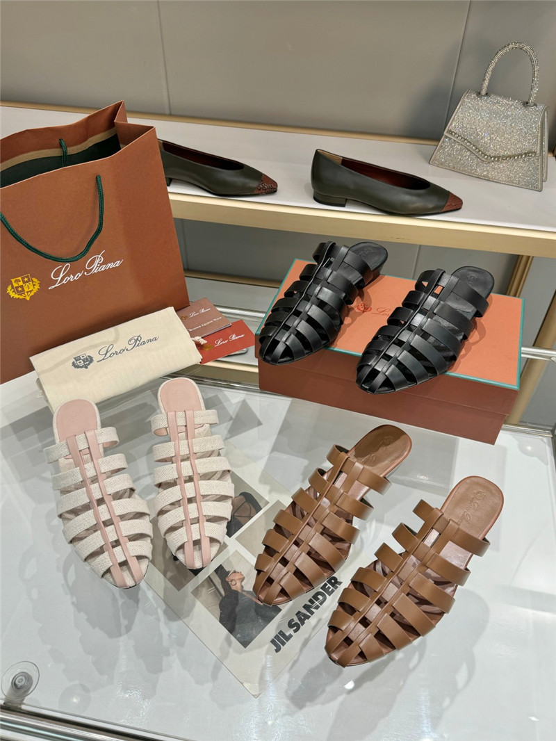 L0r0 P1ana braided strap sandals in black calfskin