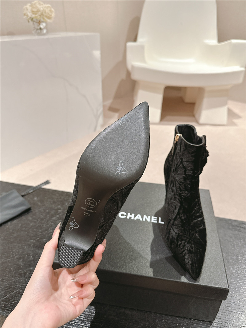 Ch**el heel velvet pointed toe booties
