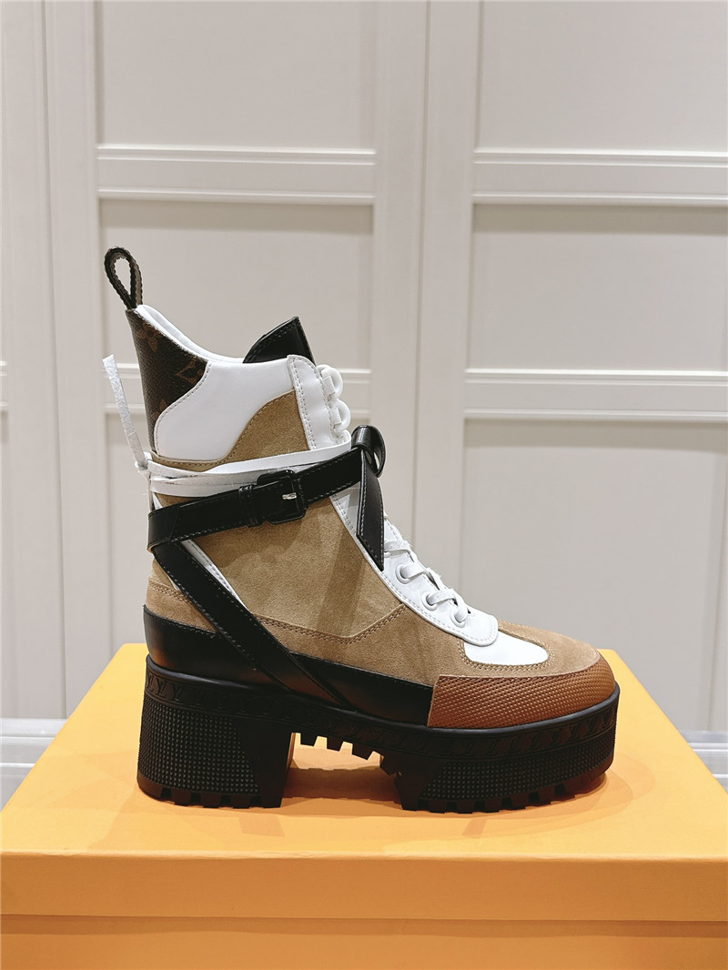 l0vis Vvtt0n laureate platform desert boot for women