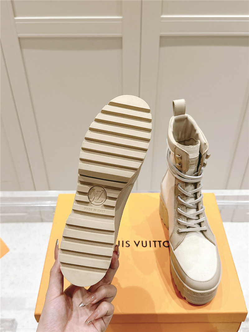l0vis Vvtt0n laureate platform desert boot in beige