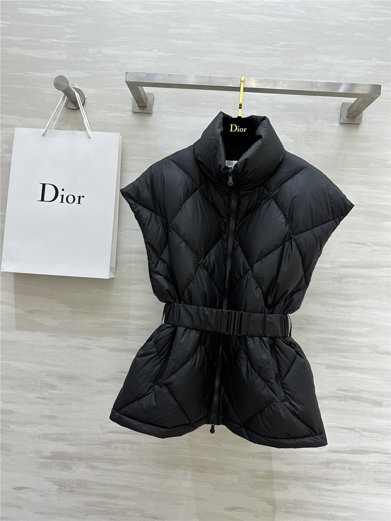 D10r black belted puffer gilet