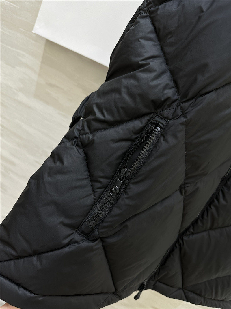 D10r black belted puffer gilet