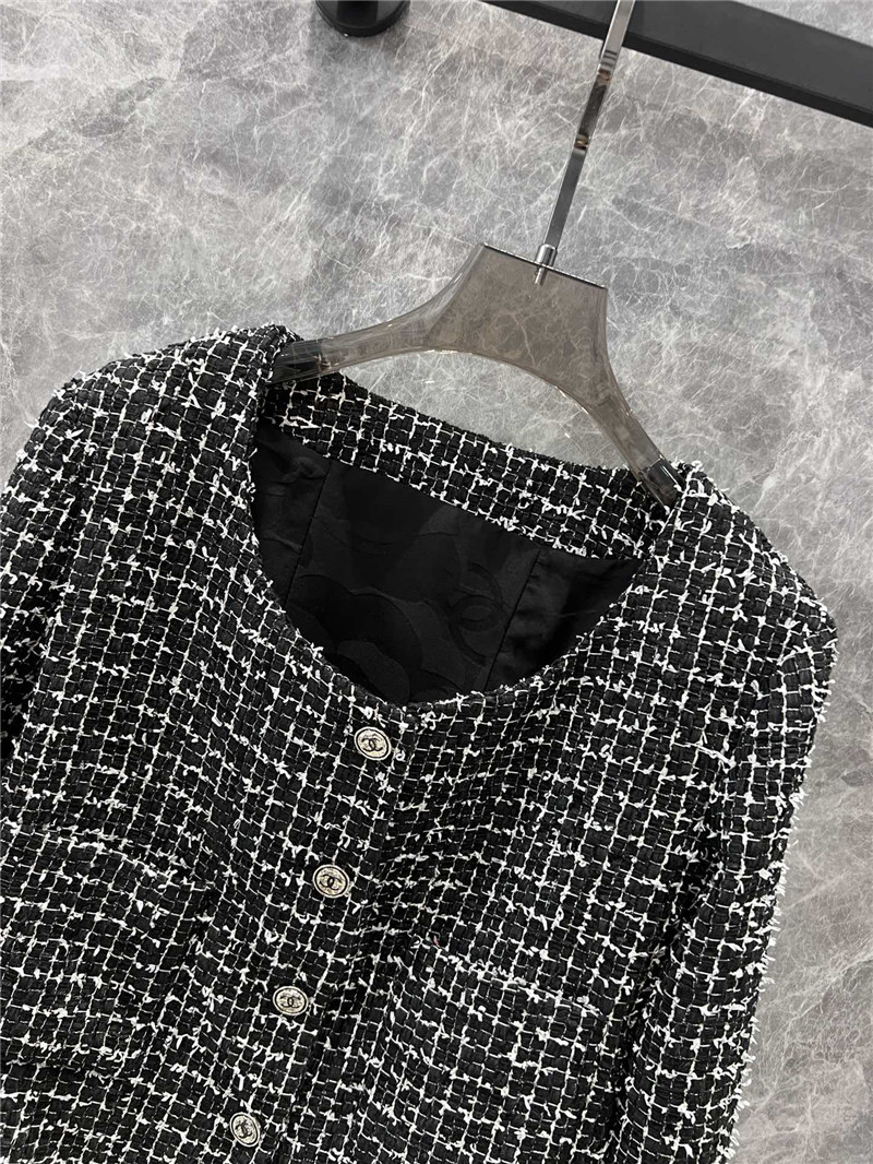 Ch**el short coat
