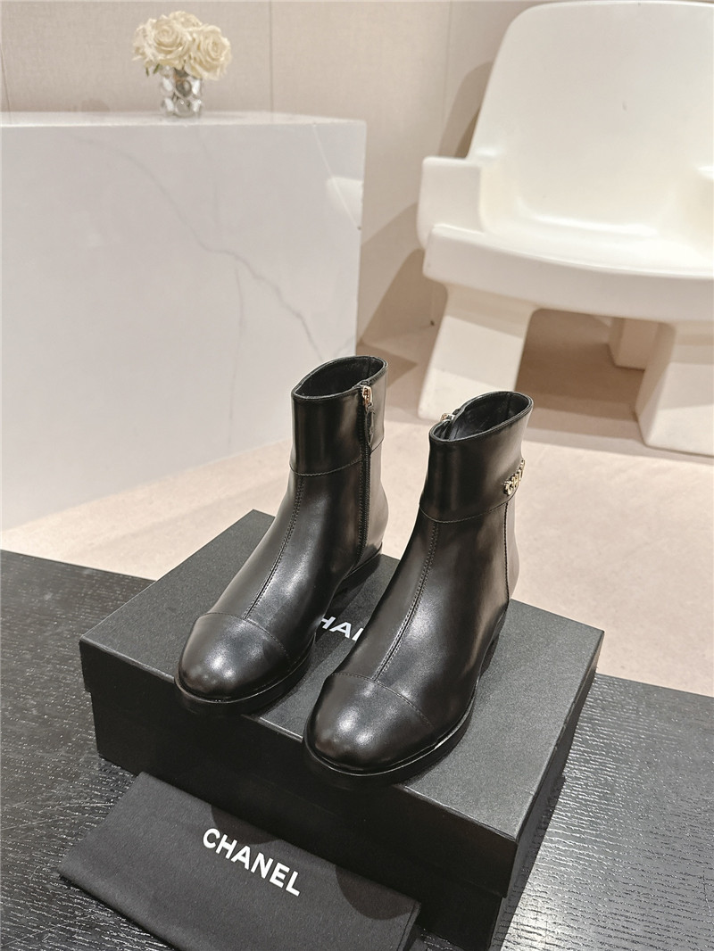 Ch**el calfskin flat chelsea ankle boots