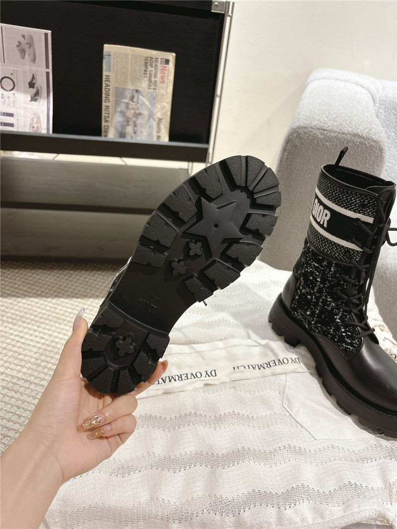D10r calfskin with tweed d-major ankle boot