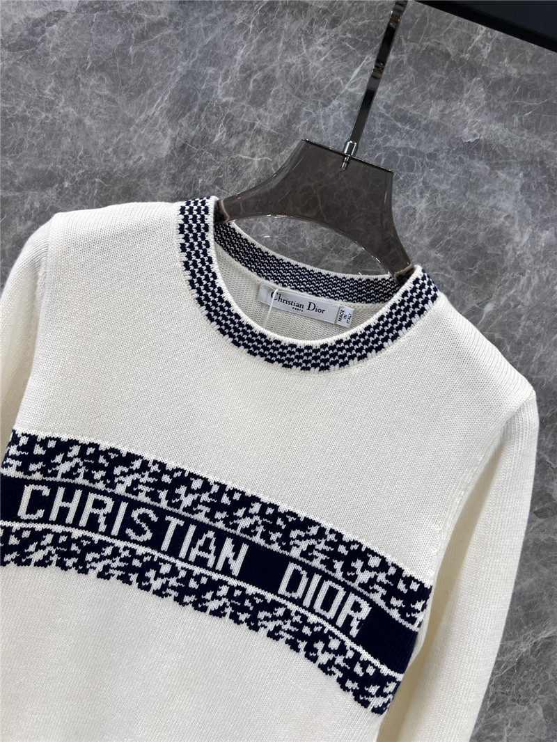 D10r logo trim contrast knit sweater in white