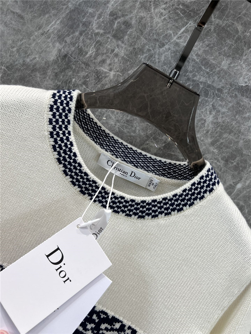 D10r logo trim contrast knit sweater in white