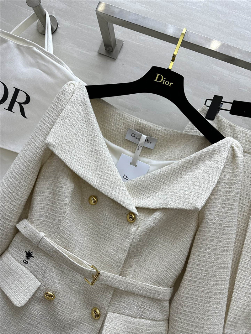 D10r woven suit