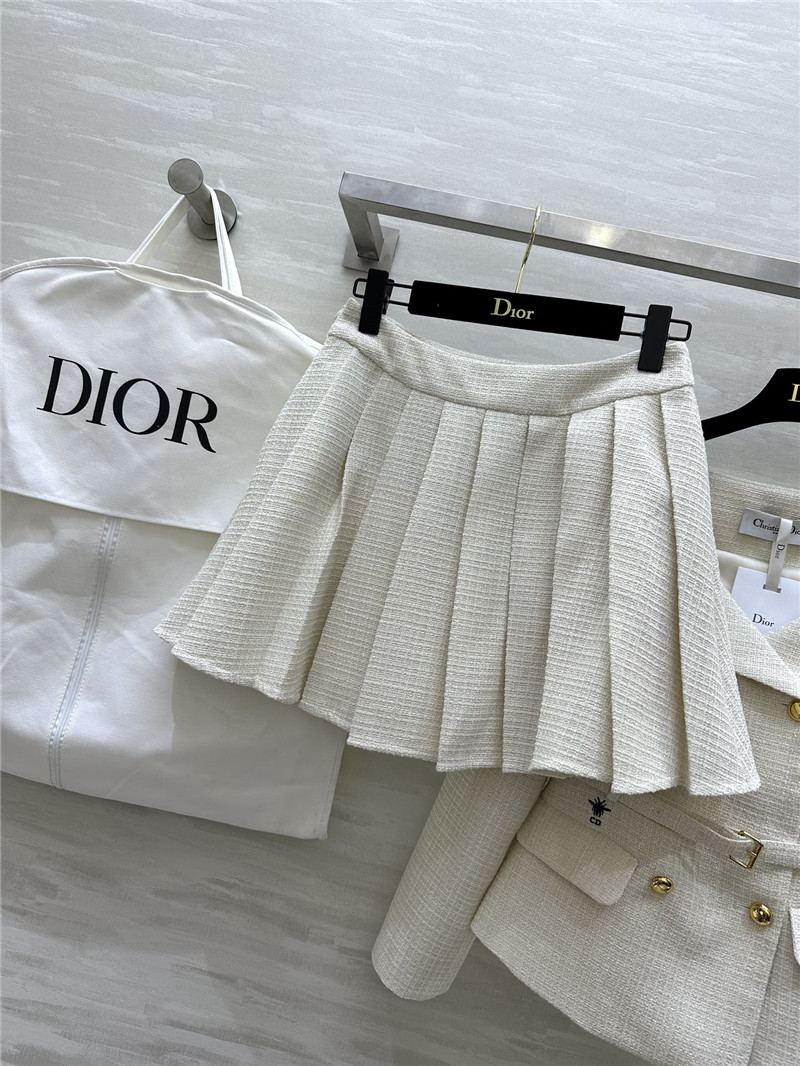 D10r woven suit