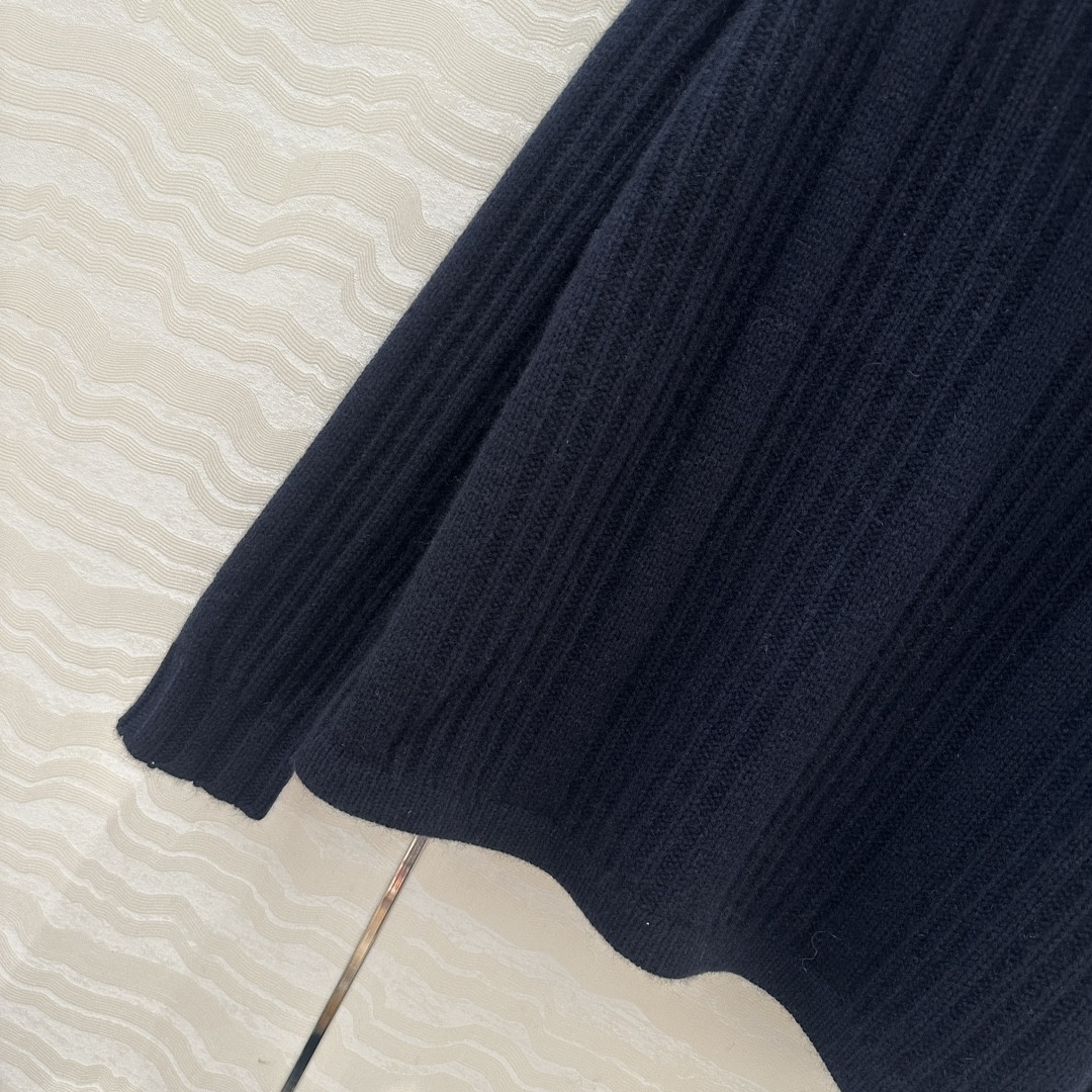 Vanitoo Vitalba Navy Turtleneck Sweater