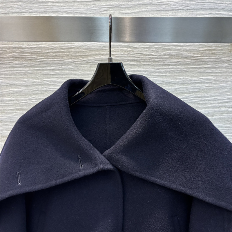 D10r large cape jacket