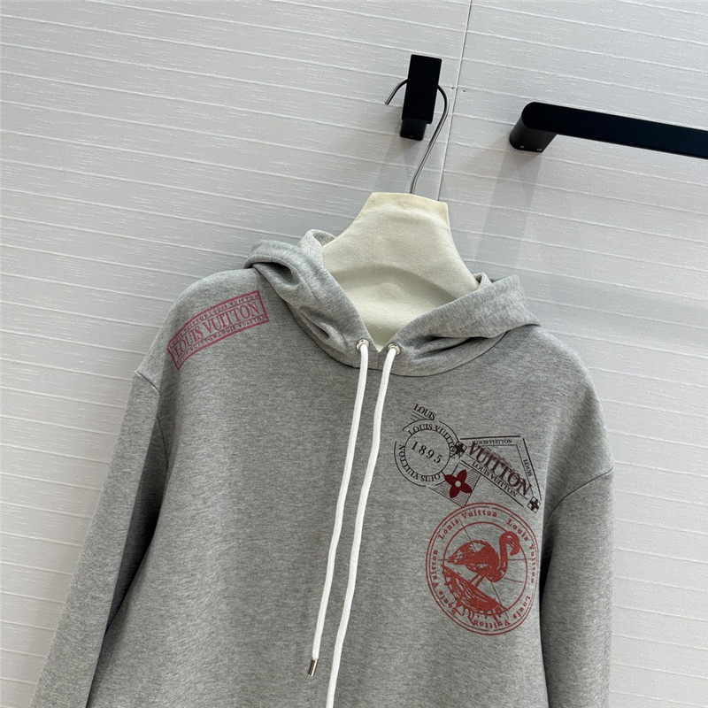 l0vis Vvtt0n travel stamp cropped hoodie grey