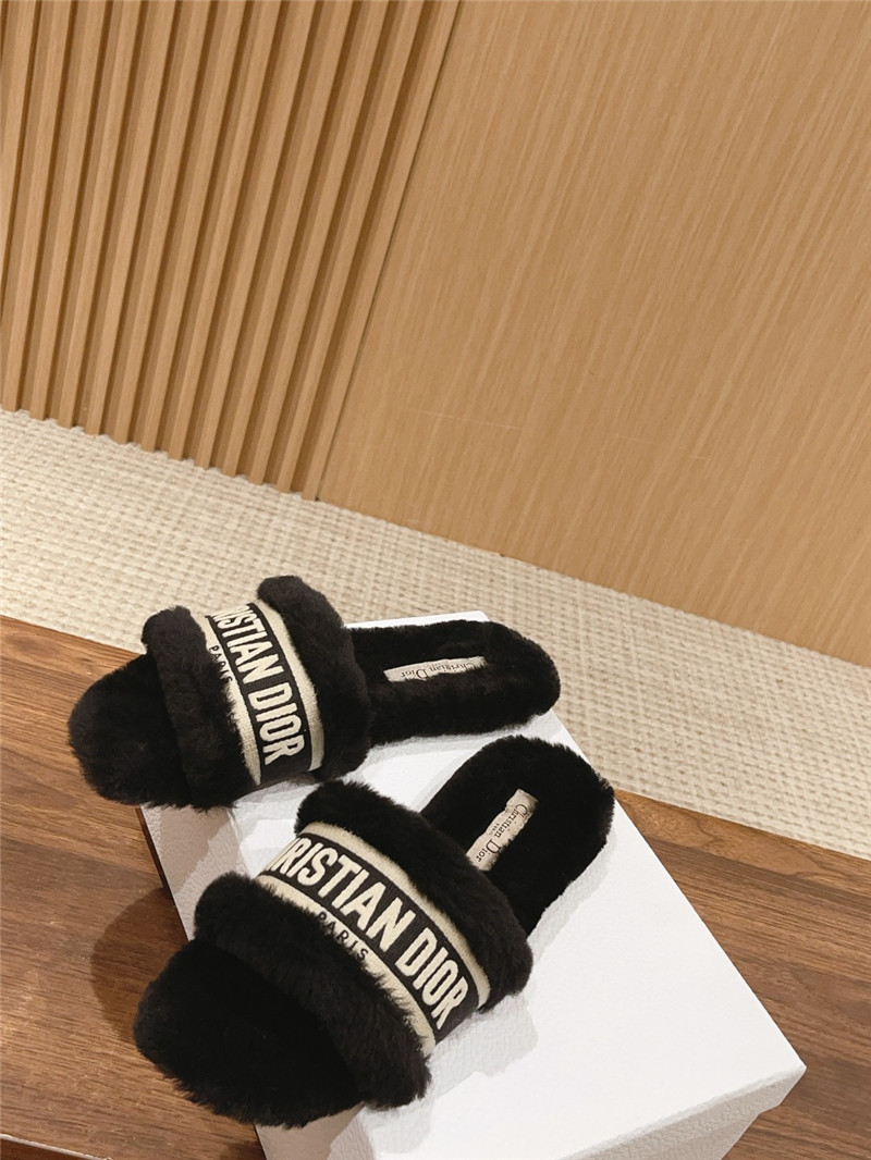 D10r shearling canvas dway slides black