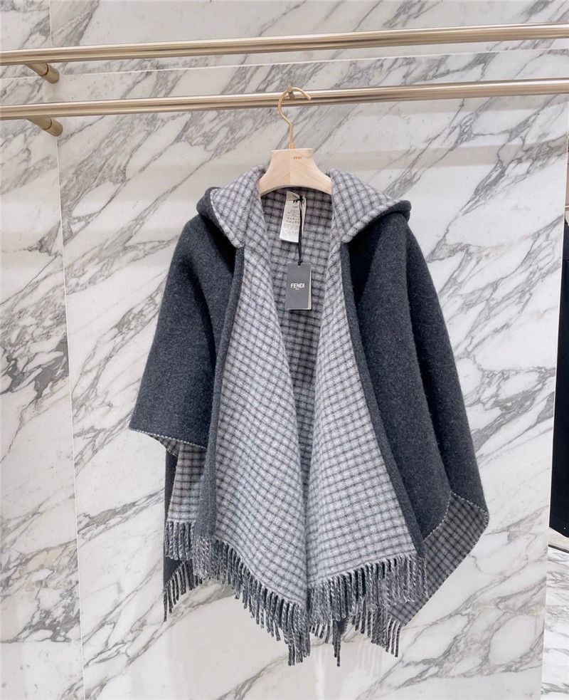 F**di roman check cape
