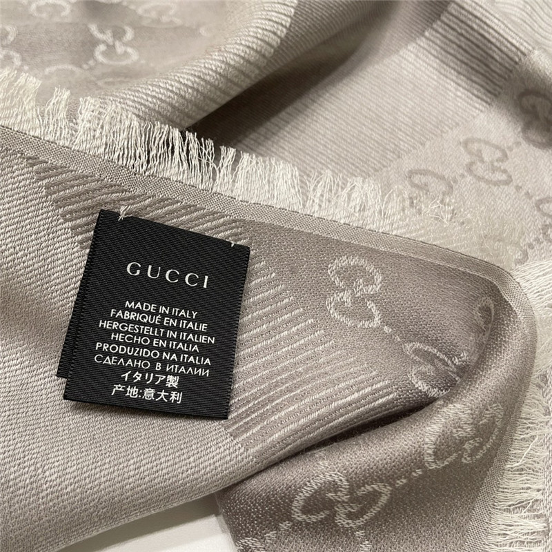 Gvc*1 letter jacquard two-tone shawl