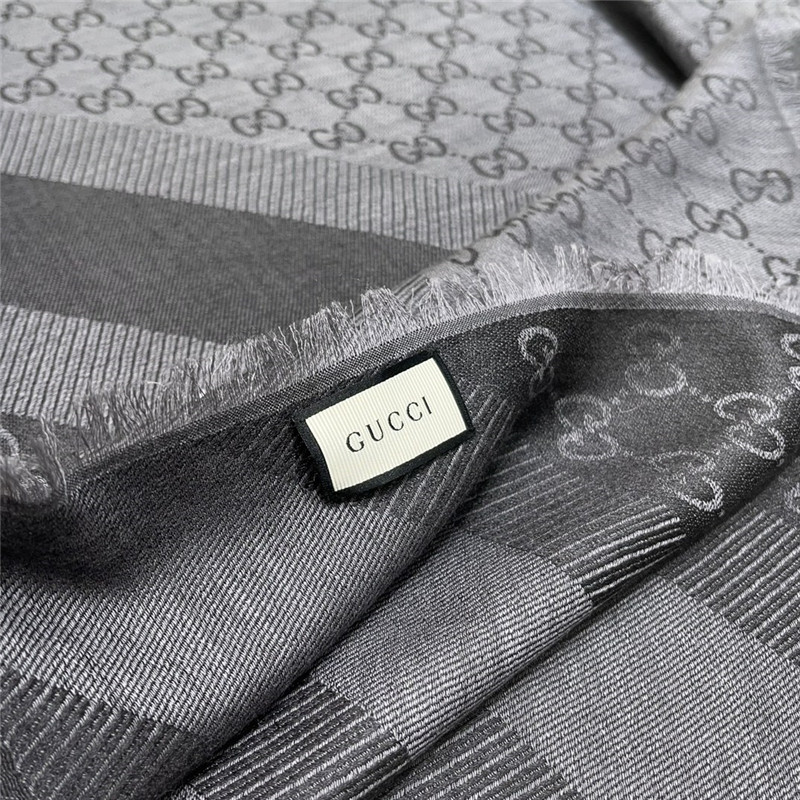 Gvc*1 letter jacquard two-tone shawl
