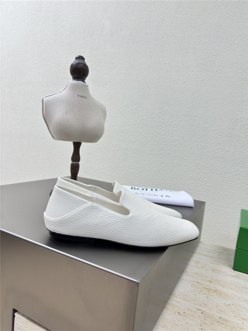 b0tt*ga Ven*ta white silky leather adamo slippers