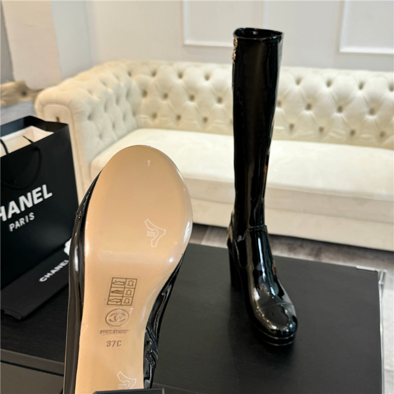 Ch**el pearl chain pointed beige high boot