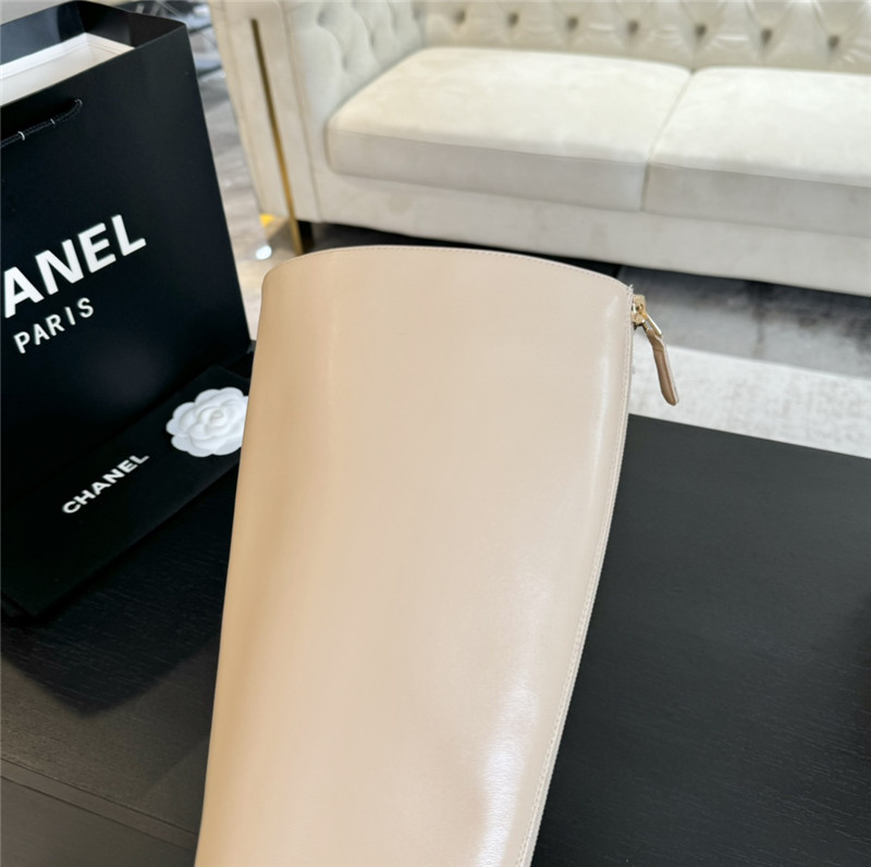 Ch**el pearl chain pointed beige high boot