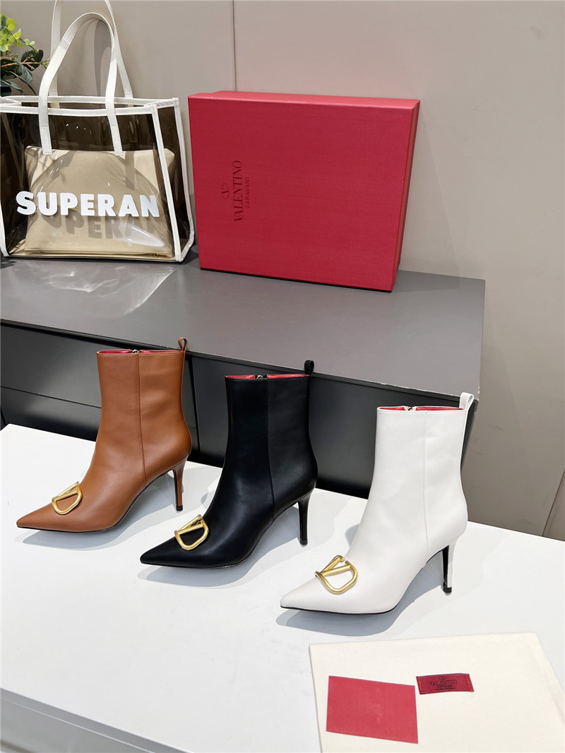 Va1e*ntin0 garavani vlogo leather ankle boots