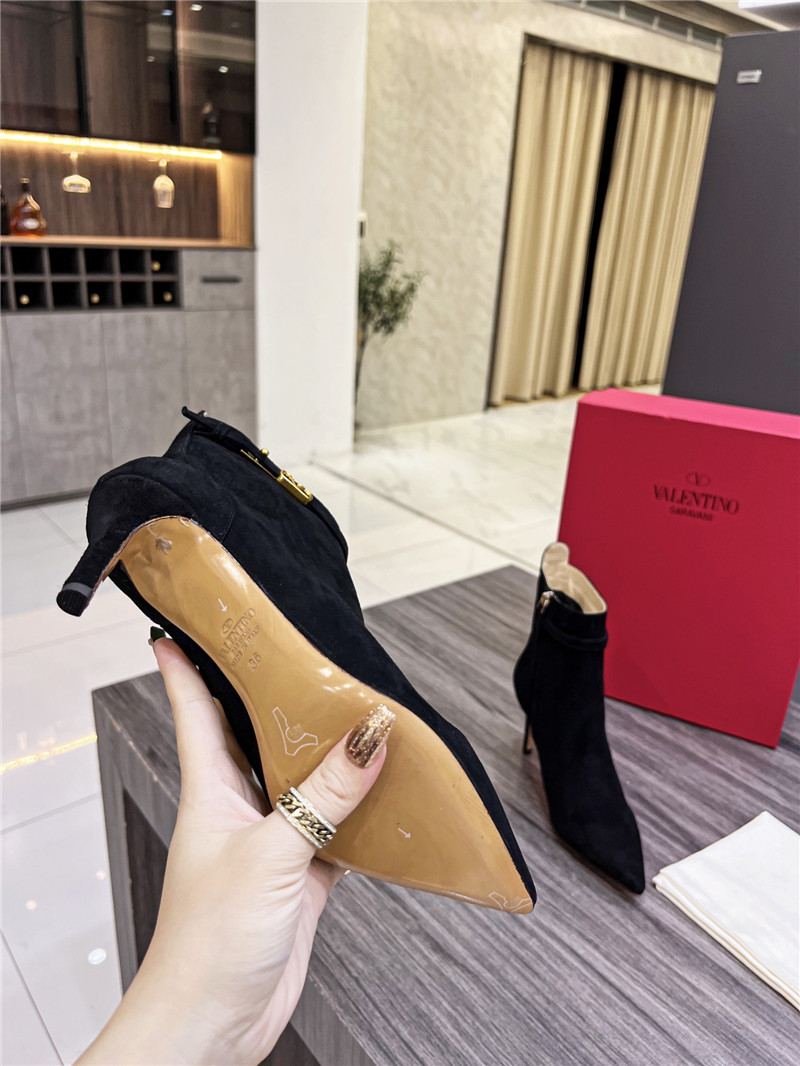 Va1e*ntin0 garavani tan go suede ankle boots