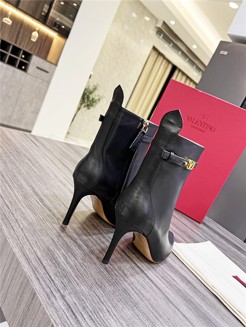 Va1e*ntin0 garavani tan go ankle boots