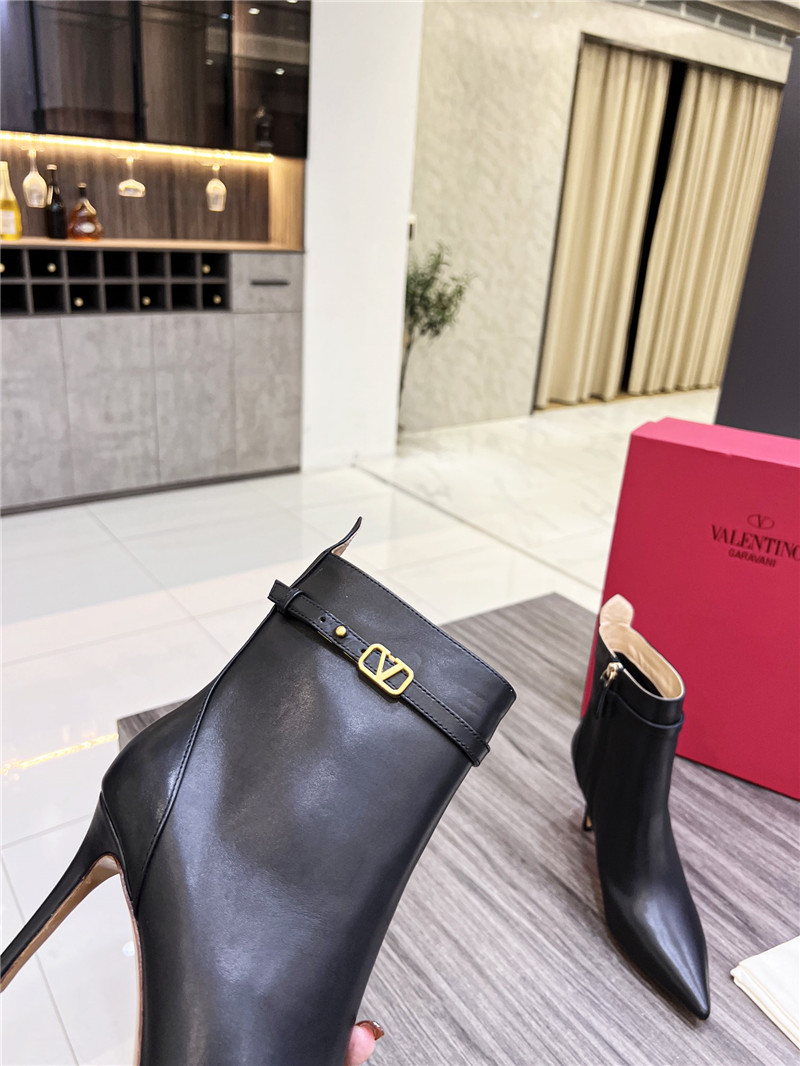 Va1e*ntin0 garavani tan go ankle boots