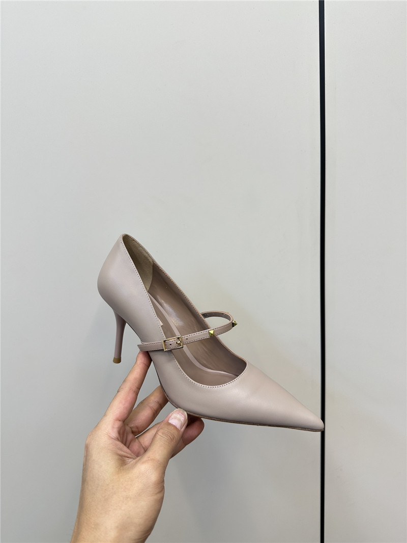 Va1e*ntin0 rockstud natural smooth leather pumps