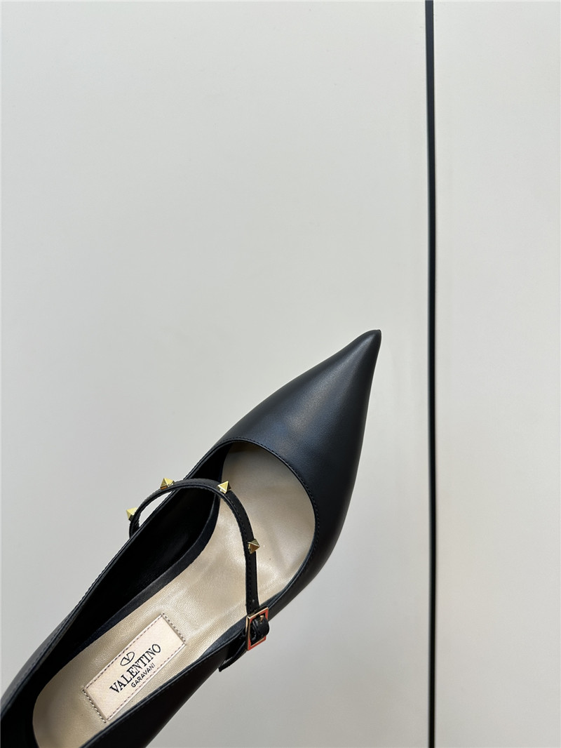 Va1e*ntin0 rockstud black smooth leather pumps