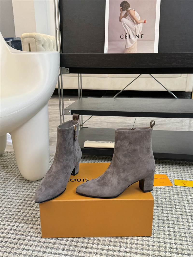 l0vis Vvtt0n lv pointed suede  leather ankle boots