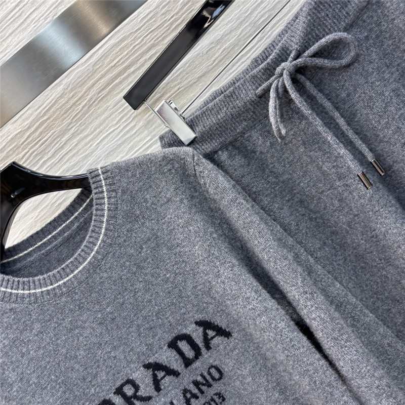 Pra*a knitted suit