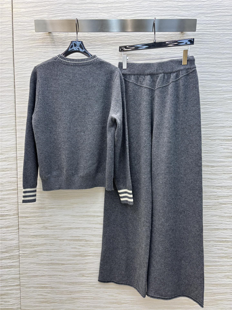 Pra*a knitted suit
