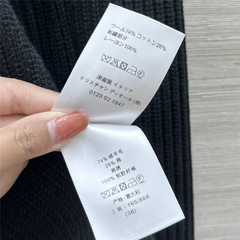 D10r double-breasted knitted coat