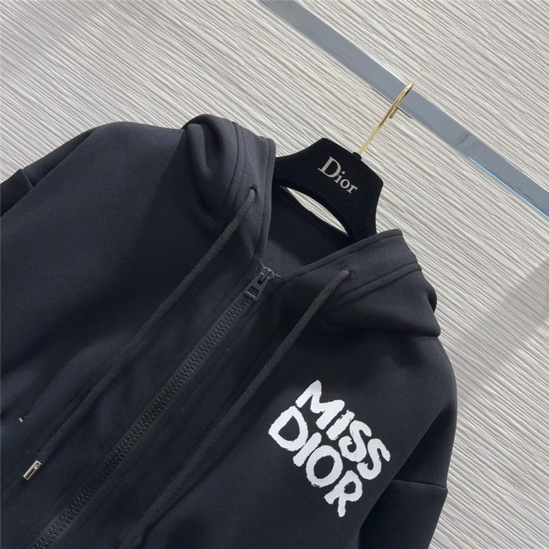 D10r new suit