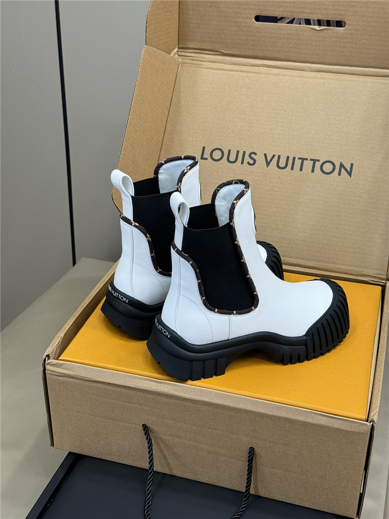 l0vis Vvtt0n ruby flat ankle boots in white