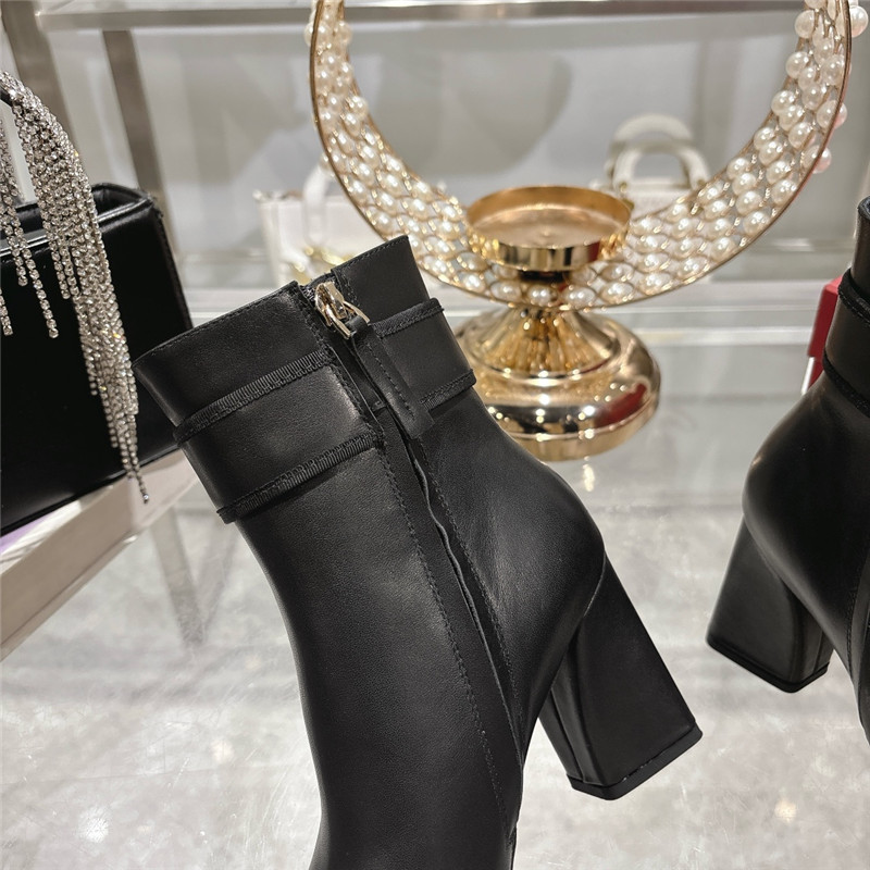 roger u1u1er leather buckle ankle booties
