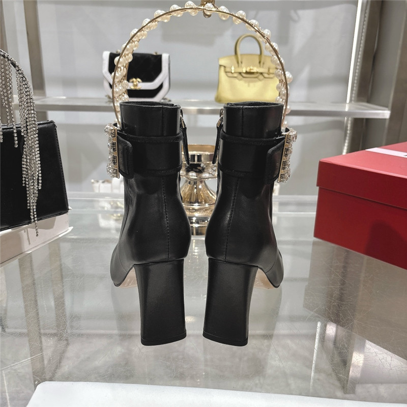 roger u1u1er leather buckle ankle booties