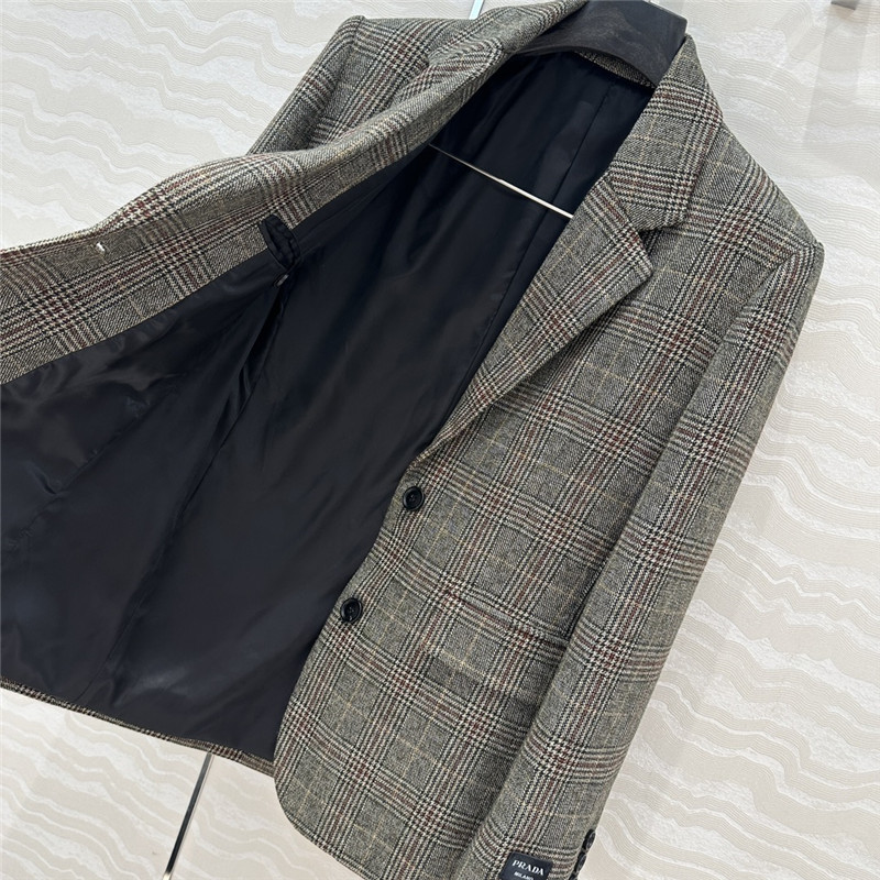 Pra*a british college suit