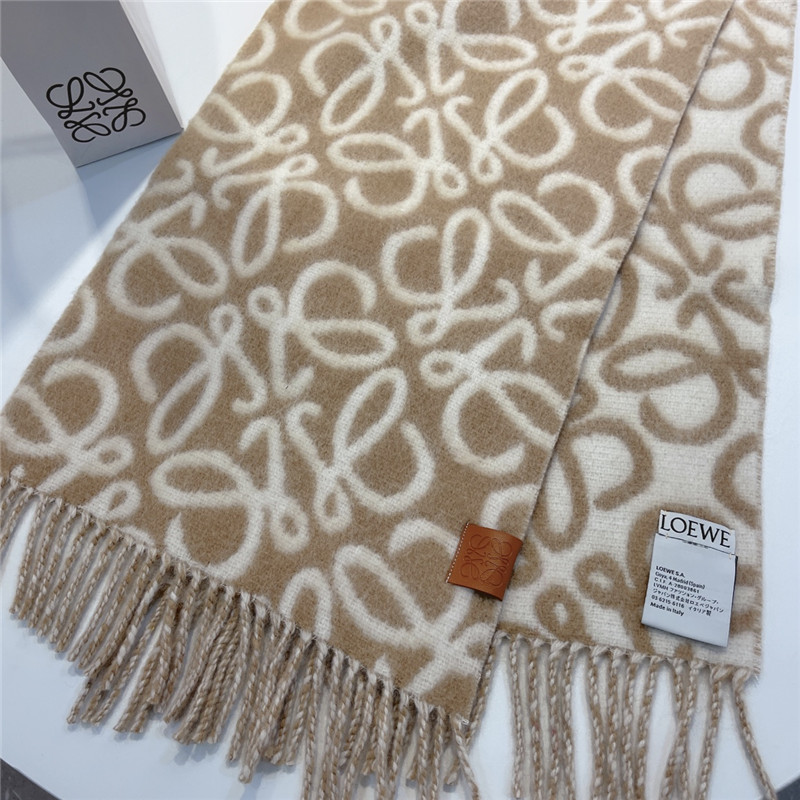 L0ew* wool scarf