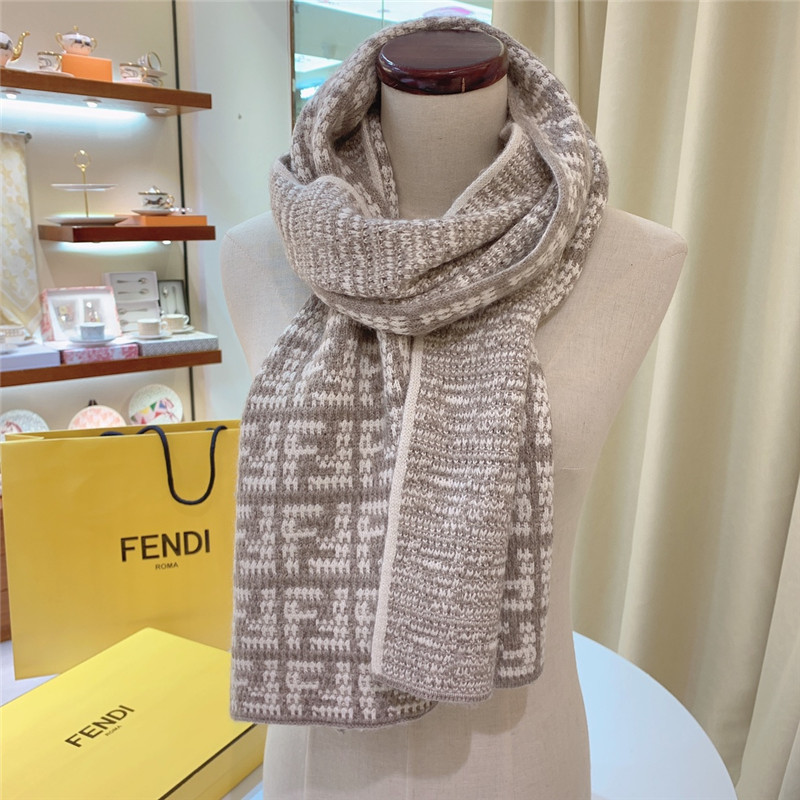 F**di contrasting monogram scarf