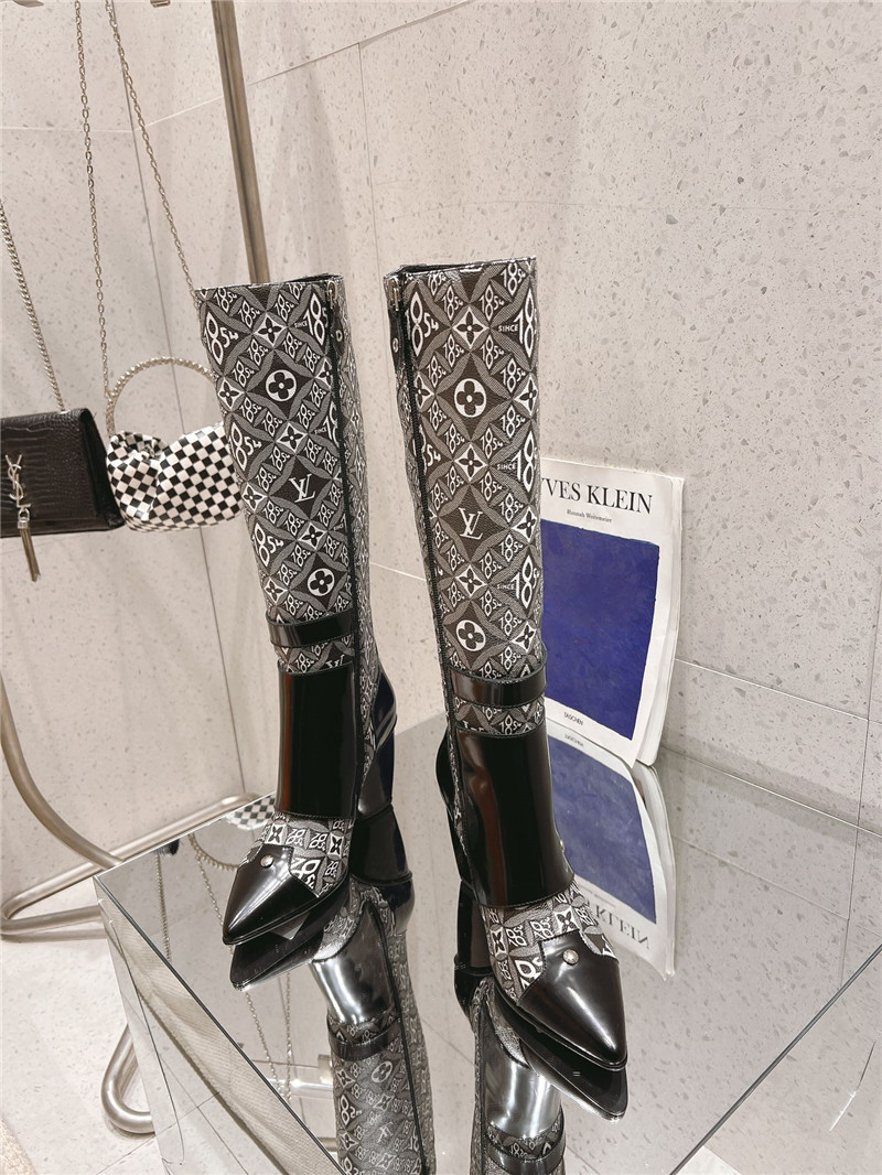 l0vis Vvtt0n black white monogram high boots