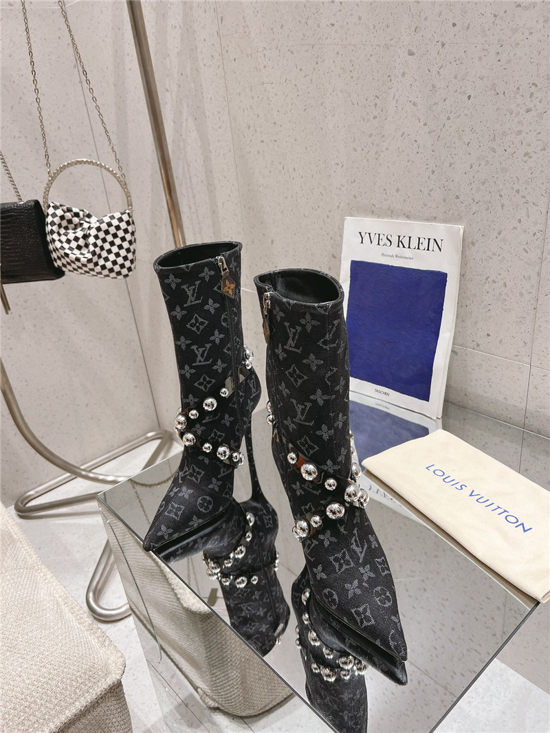 l0vis Vvtt0n black leather monogram boots