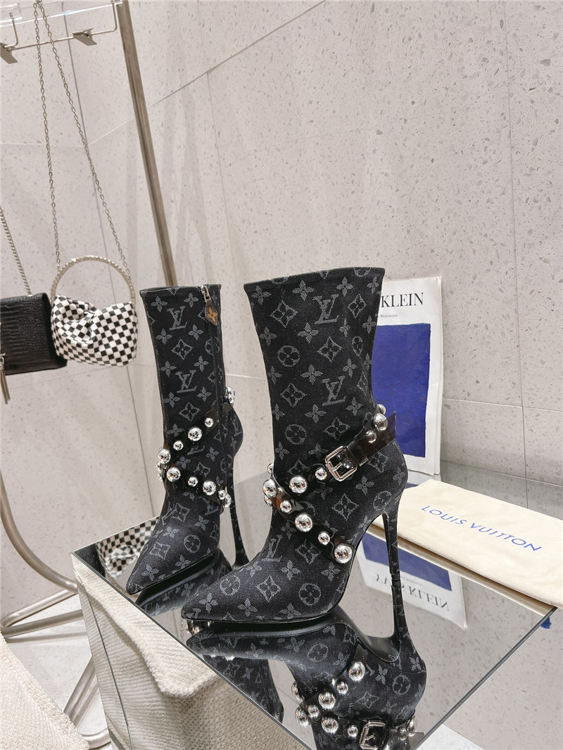 l0vis Vvtt0n black leather monogram boots